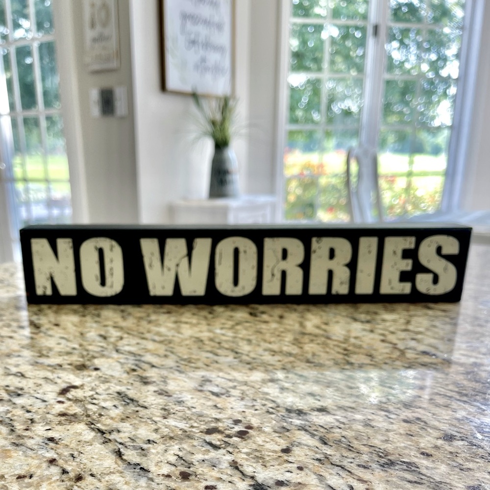 NO WORRIES Sign